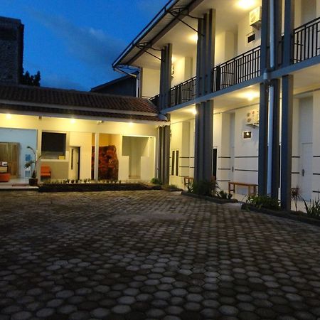 Pendowo Huis Guest House ジョグジャカルタ エクステリア 写真