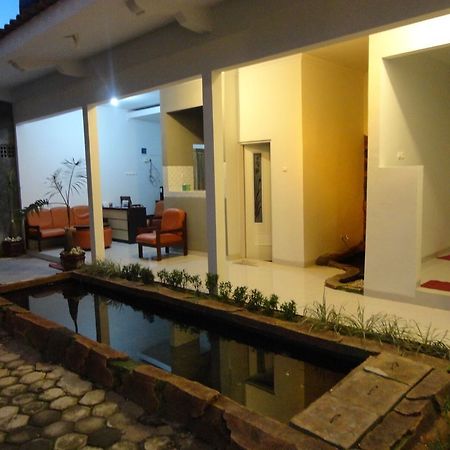 Pendowo Huis Guest House ジョグジャカルタ エクステリア 写真
