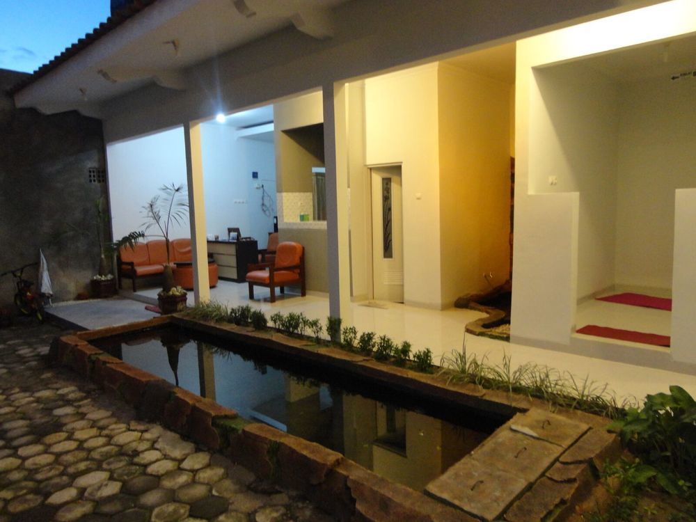Pendowo Huis Guest House ジョグジャカルタ エクステリア 写真