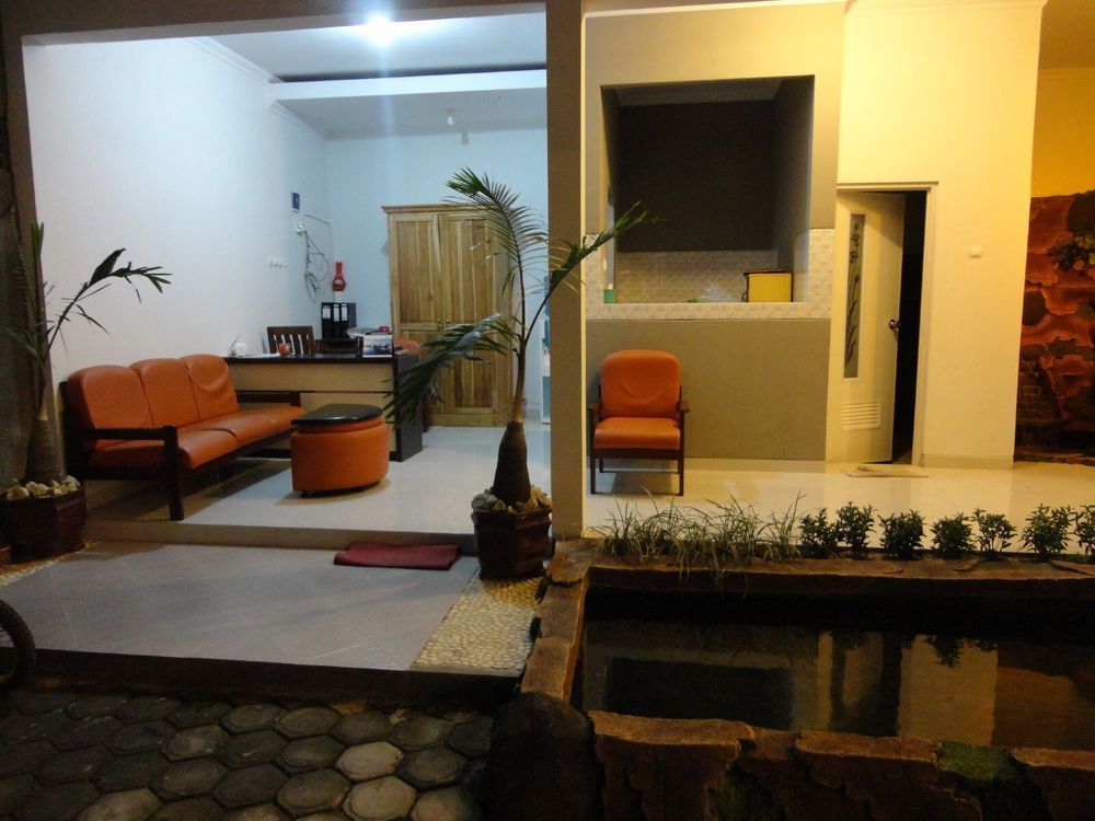 Pendowo Huis Guest House ジョグジャカルタ エクステリア 写真